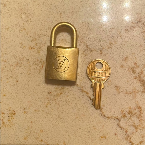 Louis Vuitton lock and key #223 - Picture 2 of 3